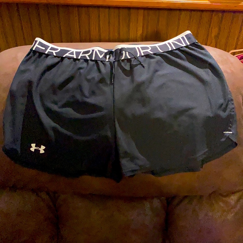 Under armour shorts. Excellent condition.